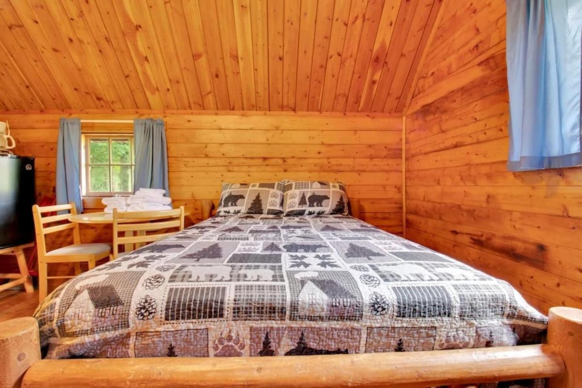 Lovely Rustic Cabin In Bloomington Esterno foto