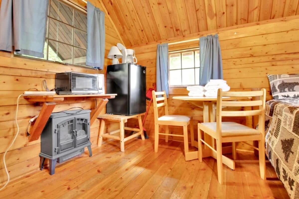 Lovely Rustic Cabin In Bloomington Esterno foto
