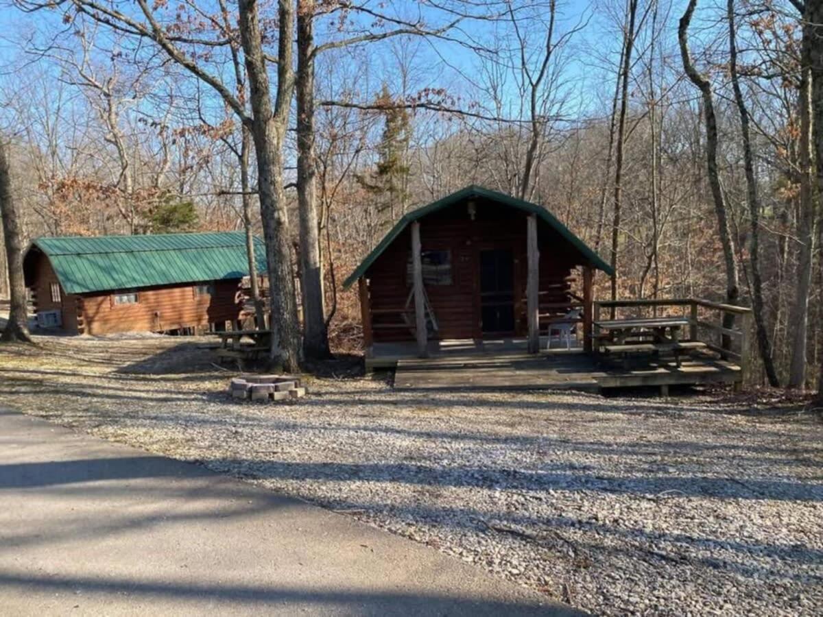Lovely Rustic Cabin In Bloomington Esterno foto